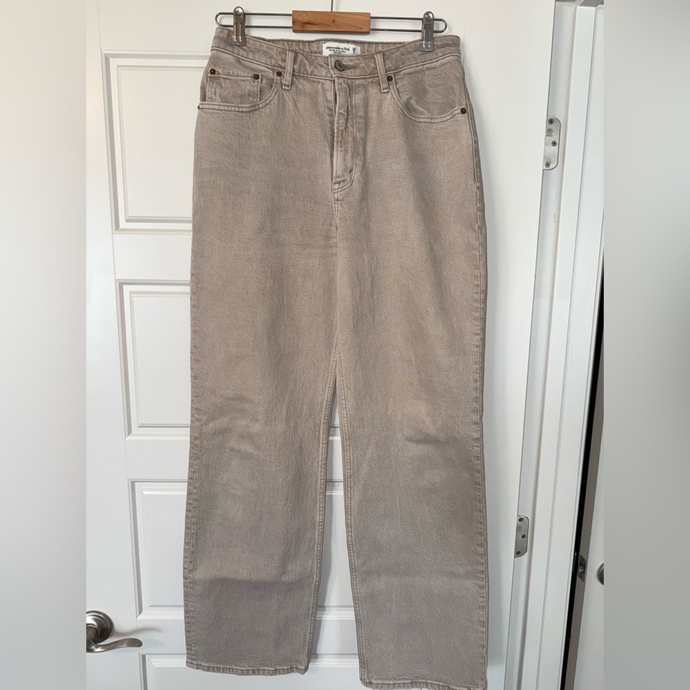 Abercrombie & Fitch Tan High-Rise Jeans Size 8 LONG